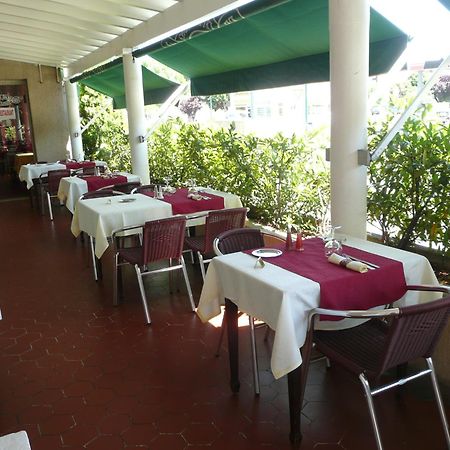 Logis Hotel Restaurant Du Lion D'Argent Et Des Tanneries 라샤트르 외부 사진