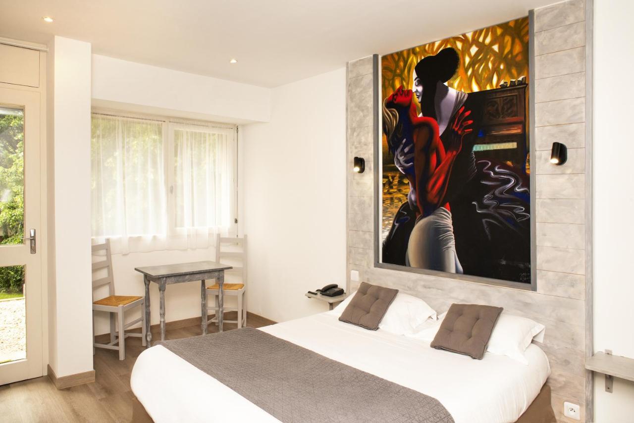 Logis Hotel Restaurant Du Lion D'Argent Et Des Tanneries 라샤트르 외부 사진