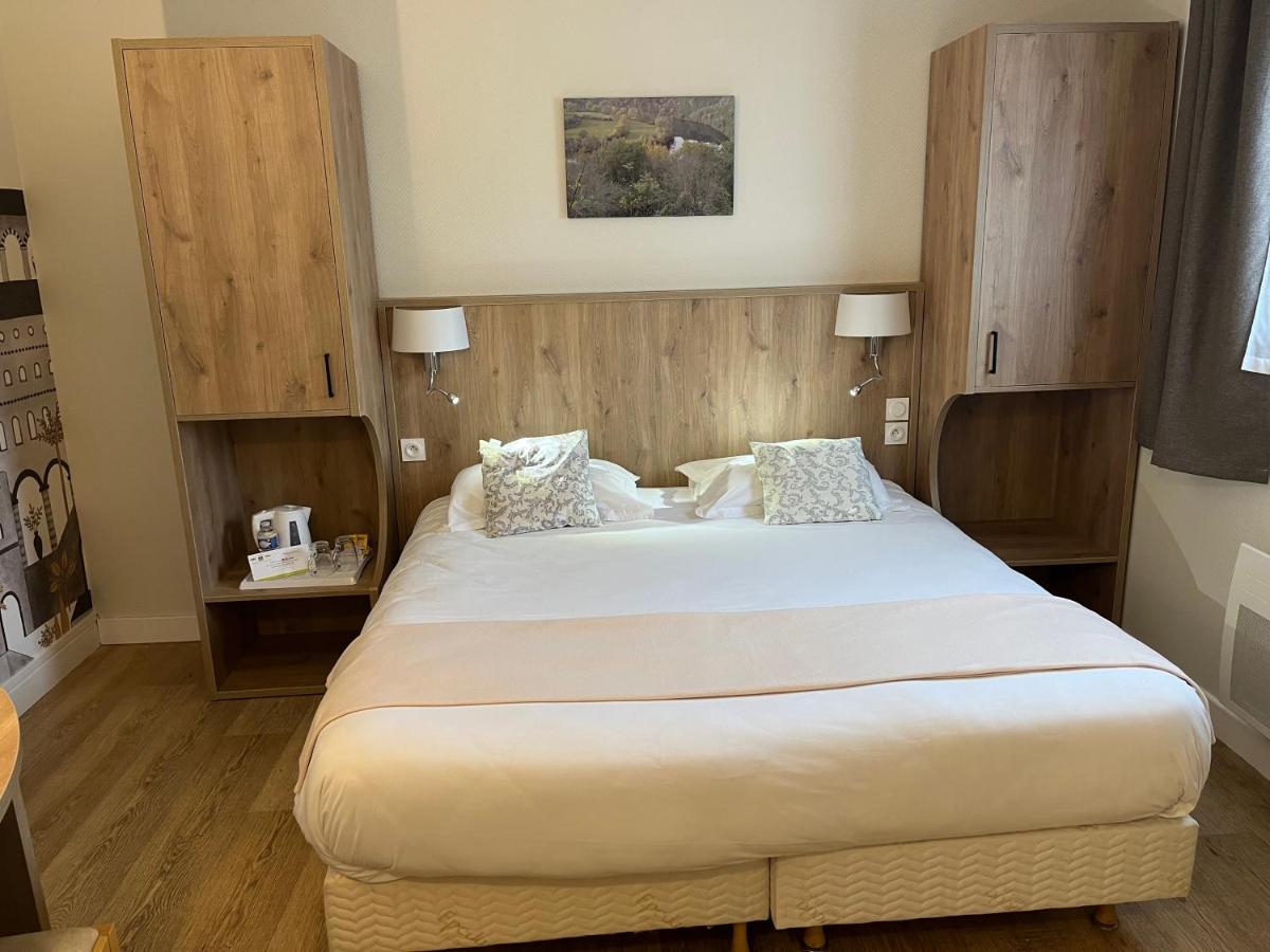 Logis Hotel Restaurant Du Lion D'Argent Et Des Tanneries 라샤트르 외부 사진